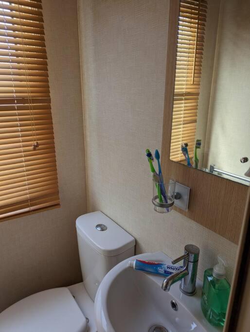 6 Berth Holiday Home On Ocean Edge Near Morecambe Heysham Exterior photo